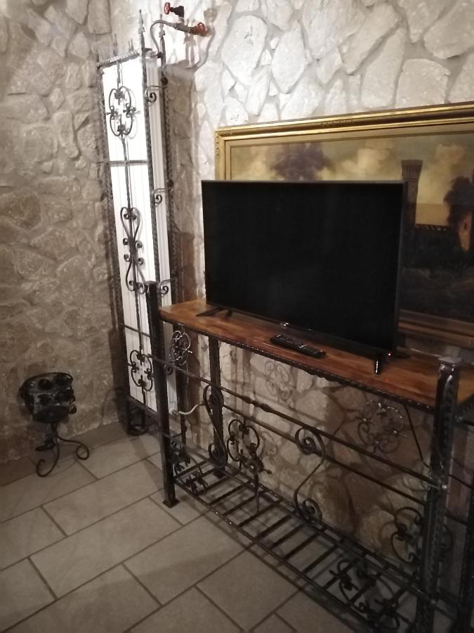 Castle House Apartment เกรโมนา ภายนอก รูปภาพ