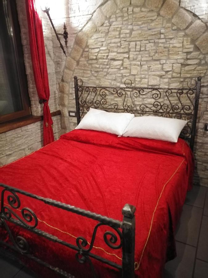 Castle House Apartment เกรโมนา ภายนอก รูปภาพ